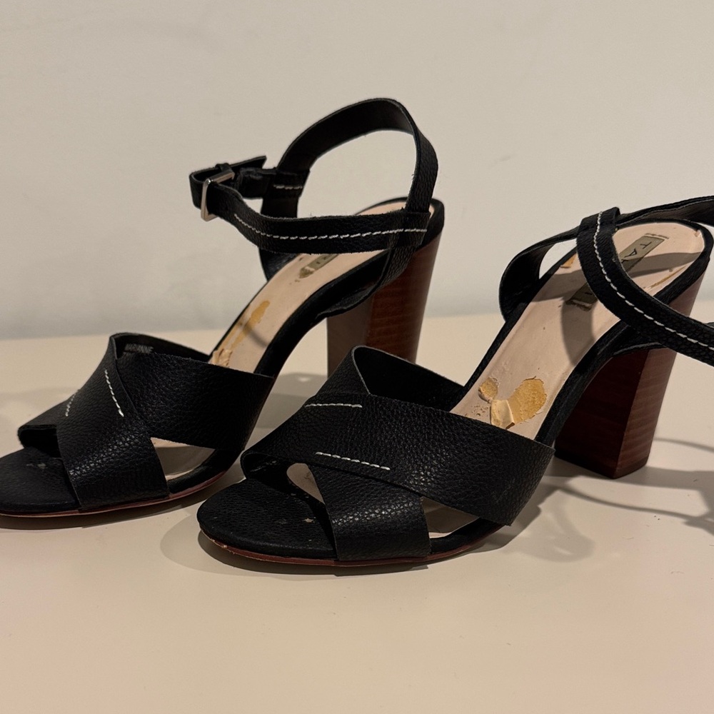 Tahari Black Leather Cross-Strap Block Heel Sandals - Size 7